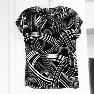 Susan Larwence Black Short Sleeve with white Swirls Size PL